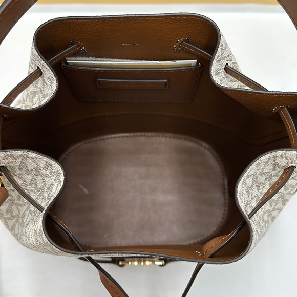 Michael Kors Reed Medium Belted Bucket Messenger Crossbody Handbag Vanilla MK - Picture 11 of 15